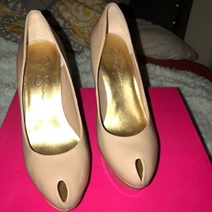 Jessica Simpson nude platform pumps size 9